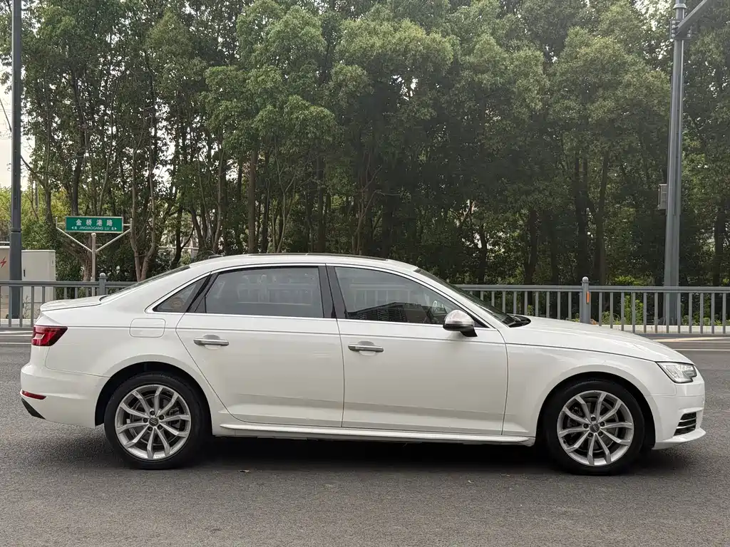 Audi A4L 2018