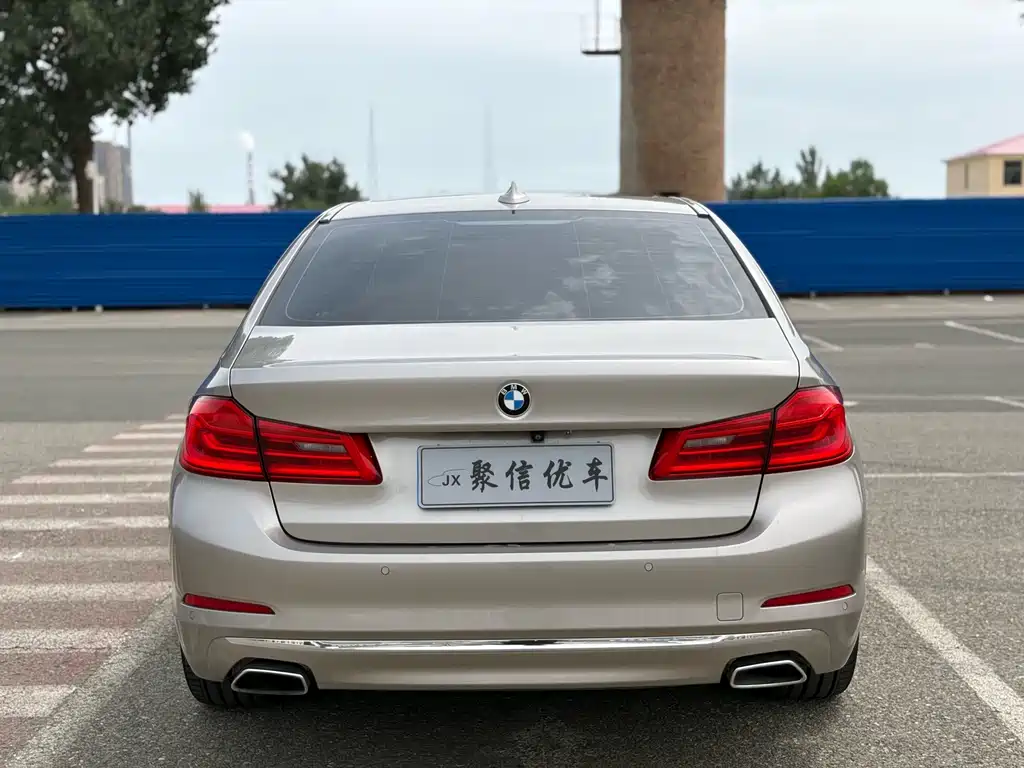 BMW 5 Series 2019 — фото 23