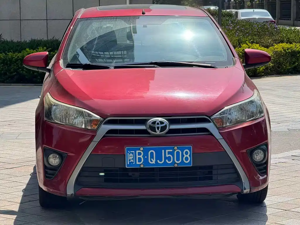 Toyota Yaris L 2015 — фото 2