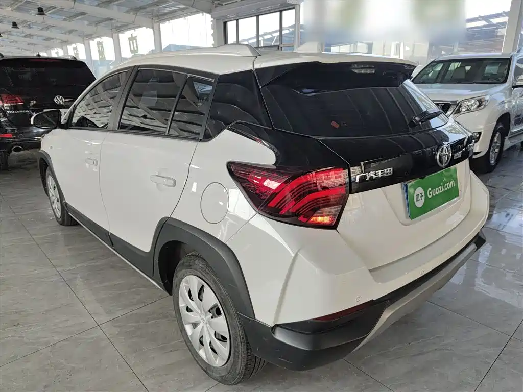 Toyota Yaris L 2021 — фото 23
