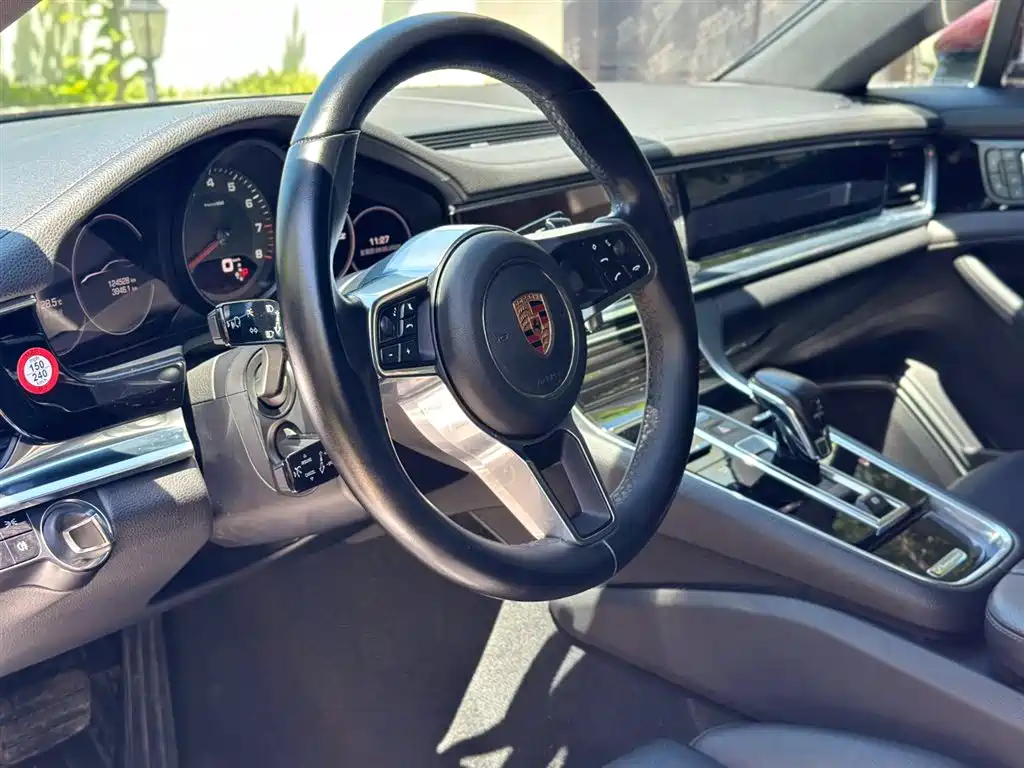 Porsche Panamera 2019 — фото 16