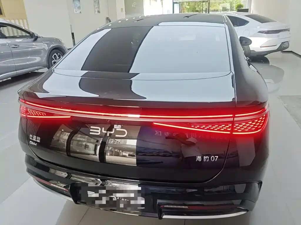 BYD Seal 07 DM-i 2026 — фото 4