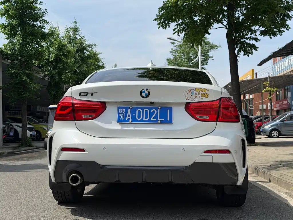 BMW 1 Series 2019 — фото 11