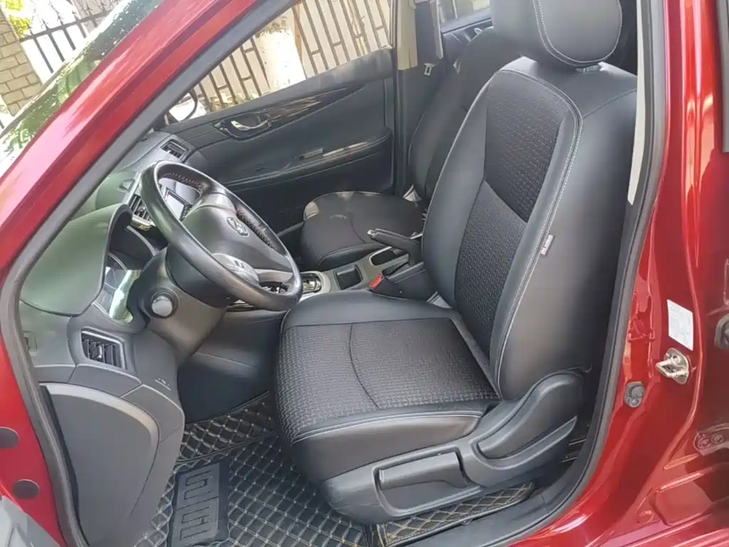 Nissan Tiida 2017 — фото 15