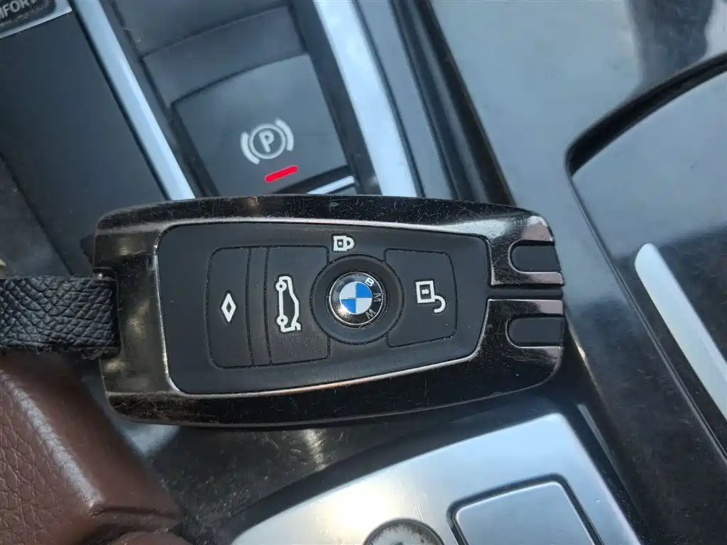 BMW 5 Series 2017 — фото 18