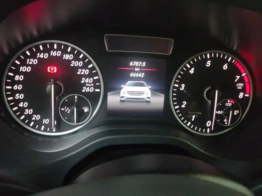 Mercedes-Benz A-Class 2015 — фото 14
