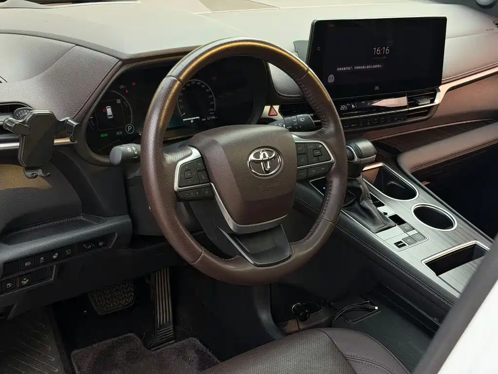 Toyota Sienna 2023 — фото 19