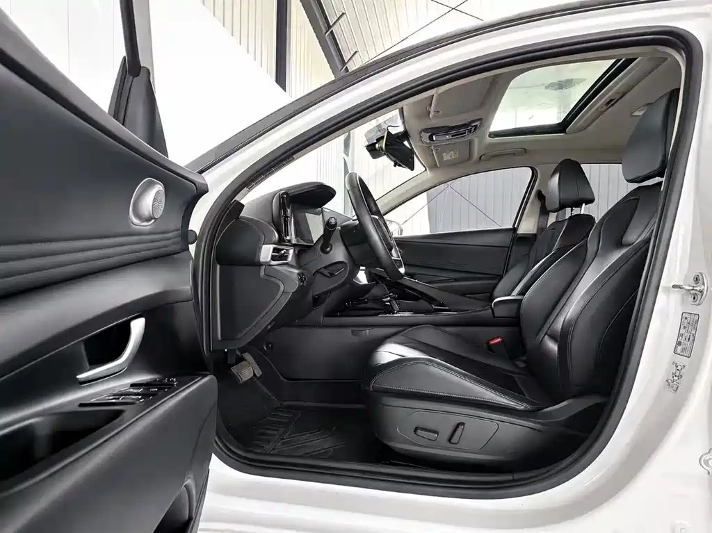 Hyundai Elantra 2022 — фото 15