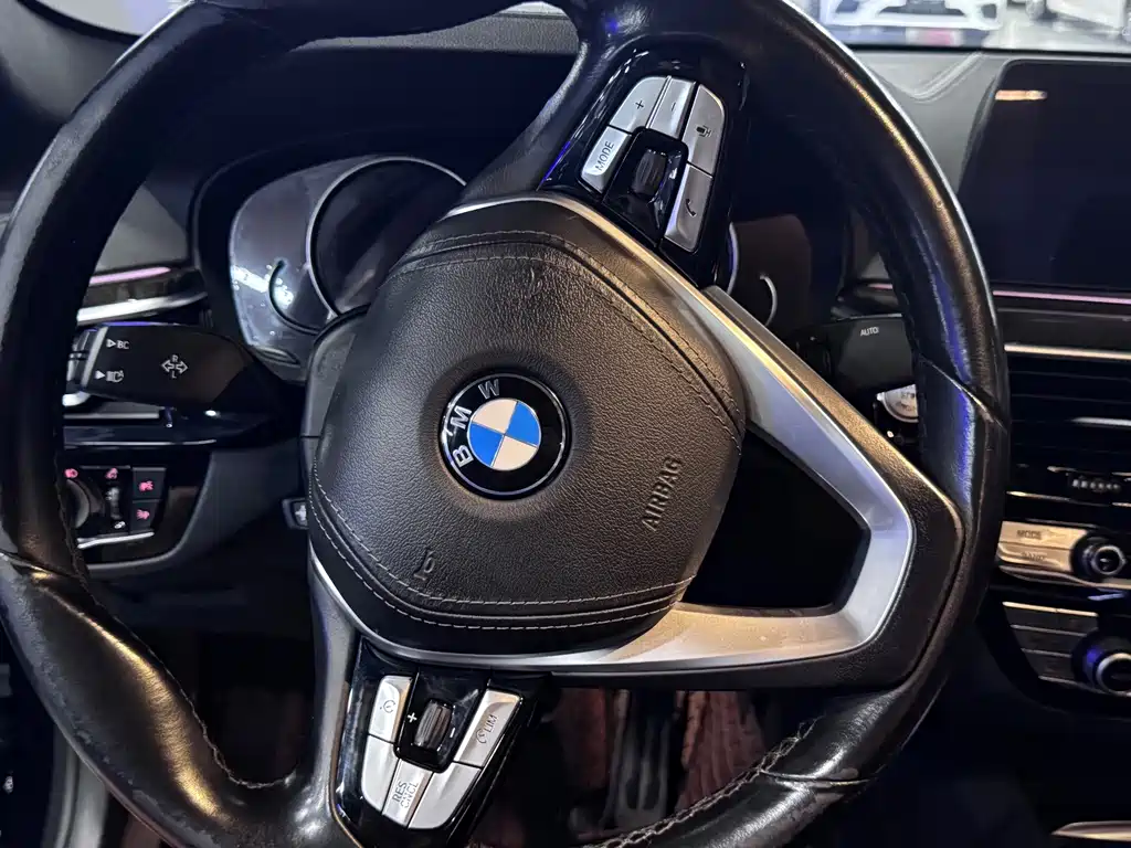 BMW 5 Series 2018 — фото 5