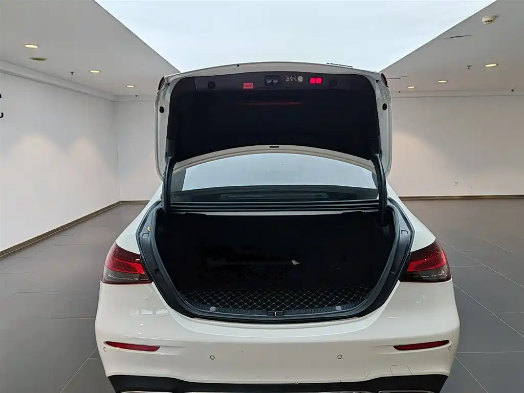Mercedes-Benz E-Class 2023 — фото 8
