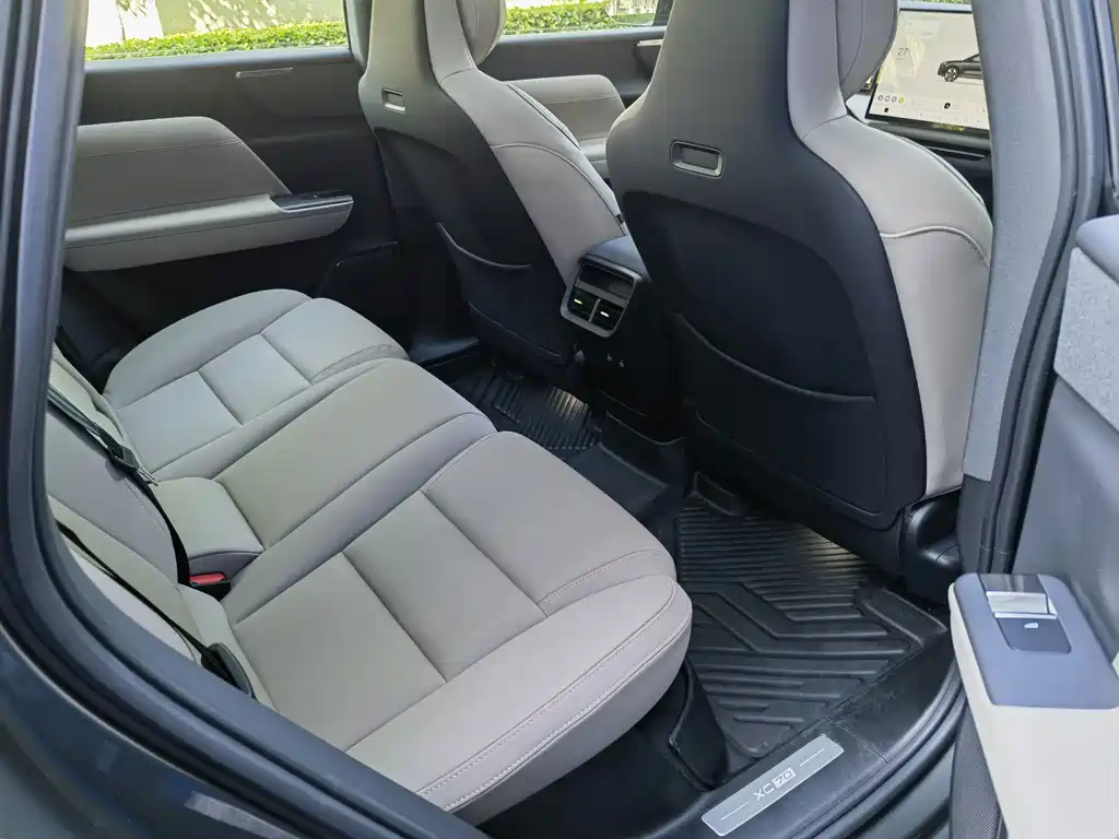 Volvo XC70 Plug-In Hybrid 2025 — фото 18