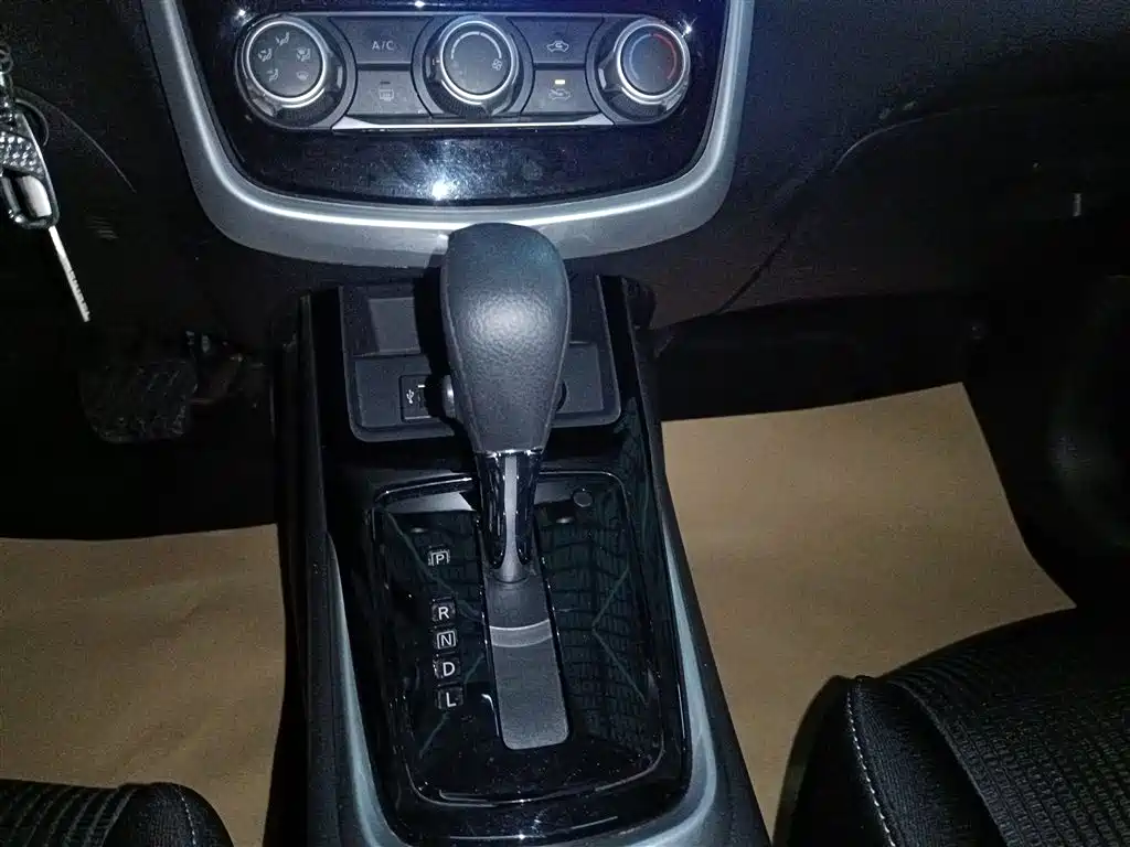 Nissan Tiida 2022 — фото 10