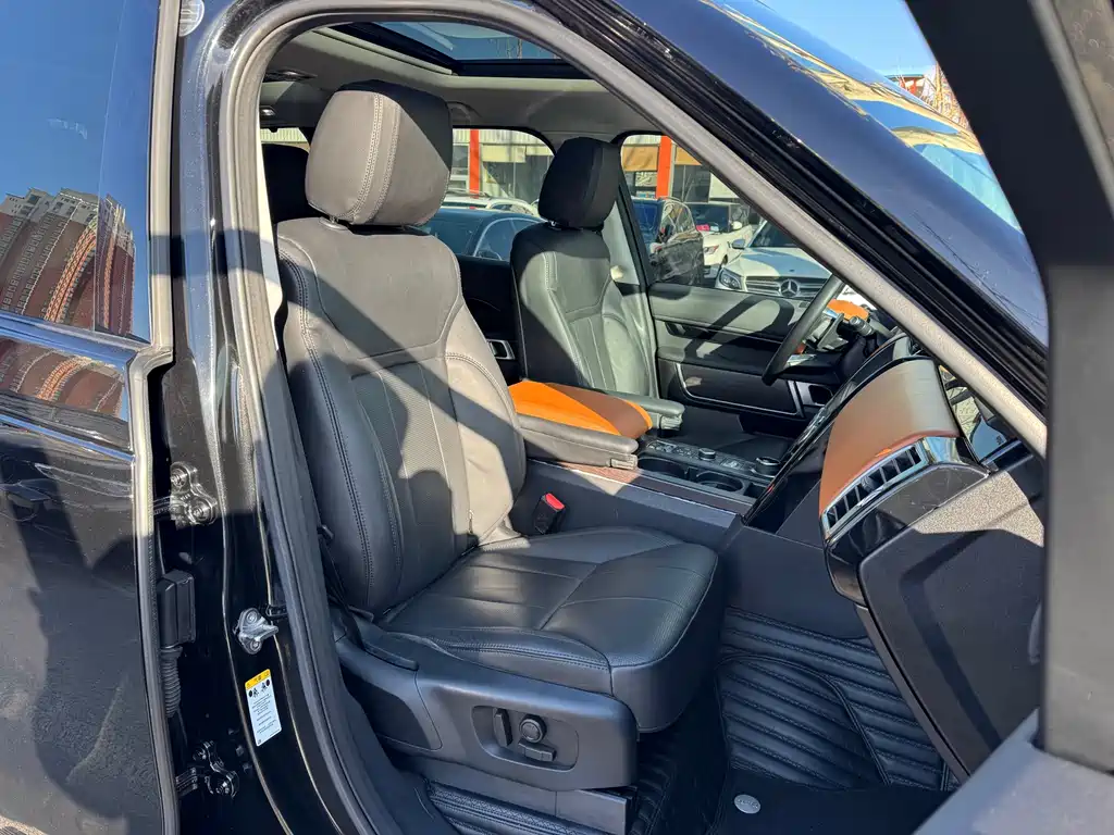 Land Rover Discovery 2019 — фото 12
