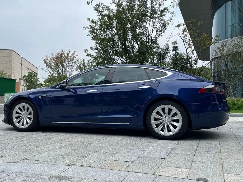 Tesla Model S 2017 — фото 5