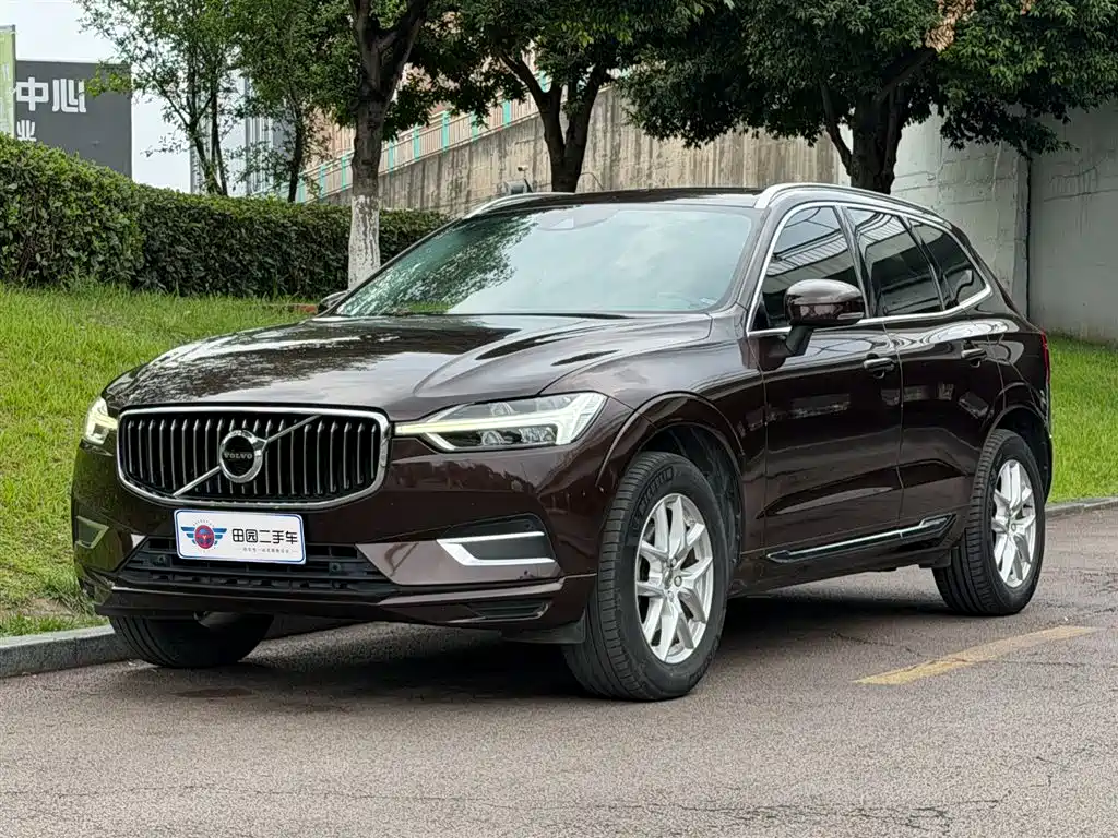 Volvo XC60 2019 — фото 1