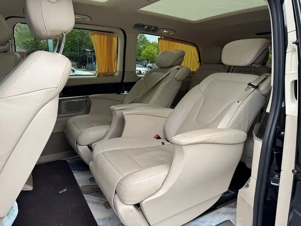 Mercedes-Benz V-Class 2018 — фото 13