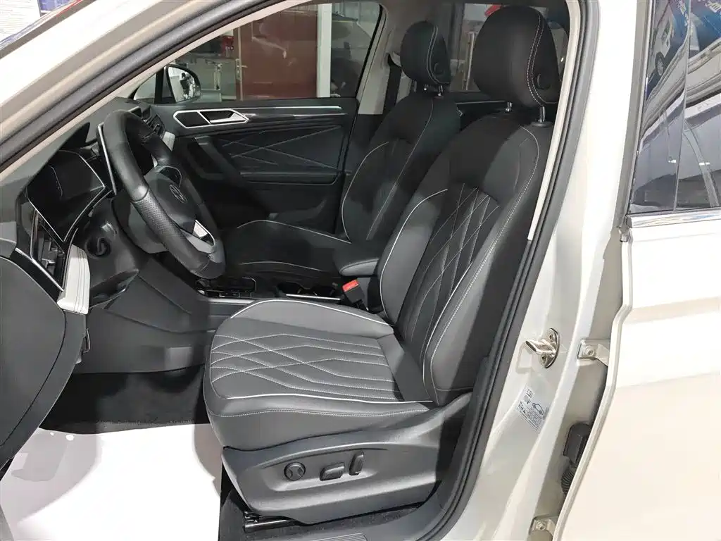 Volkswagen Tiguan L 2023 — фото 11