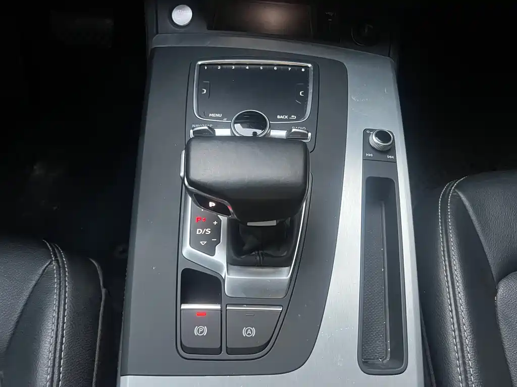 Audi Q5L 2021 — фото 25