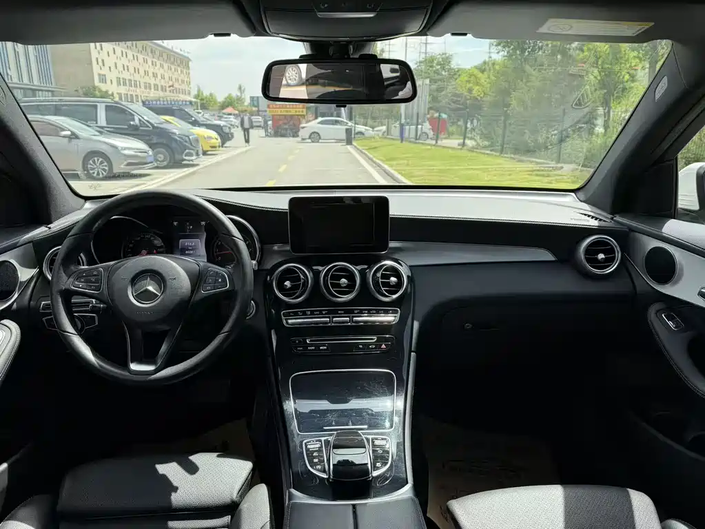 Mercedes-Benz GLC 2017 — фото 10