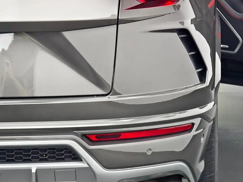 Lamborghini Urus 2021 — фото 16