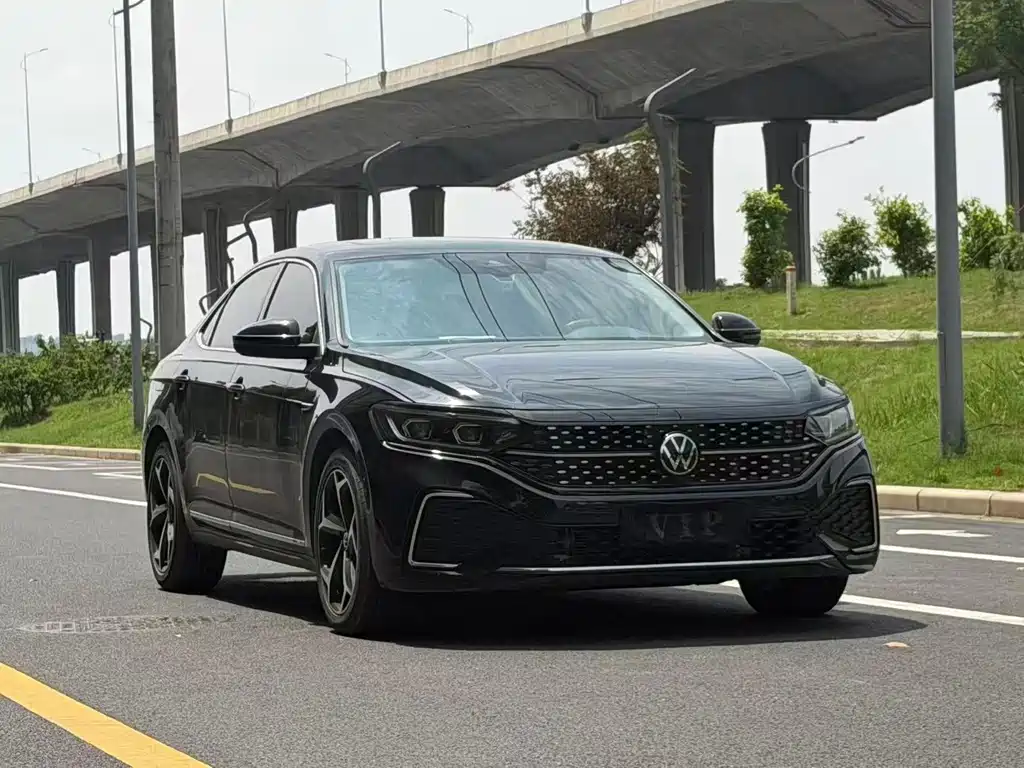 Volkswagen Passat 2024