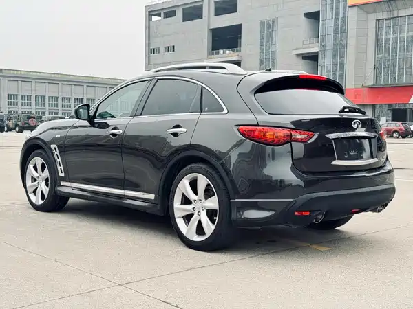 Infiniti FX 2011