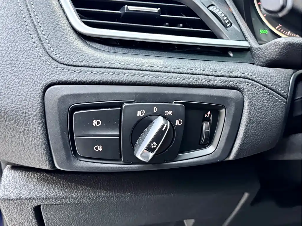 BMW 2 Series Active Tourer 2018 — фото 12