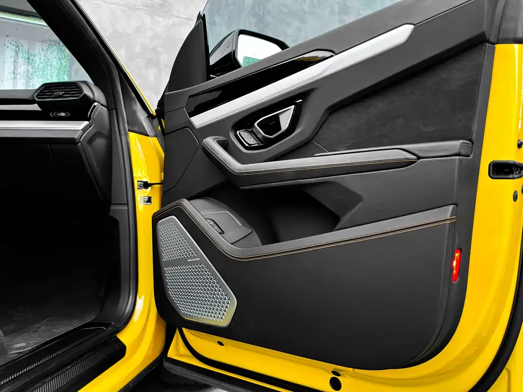 Lamborghini Urus 2020 — фото 18