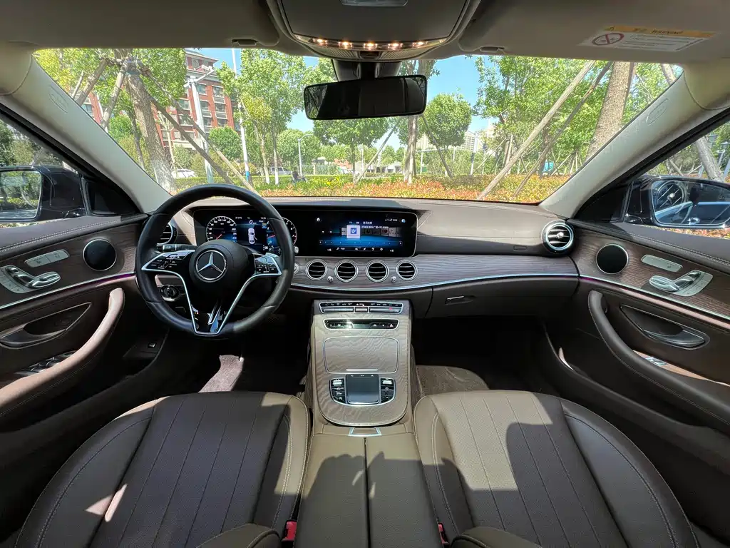 Mercedes-Benz E-Class 2023 — фото 12
