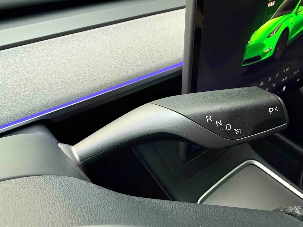 Tesla Model Y 2024 — фото 17