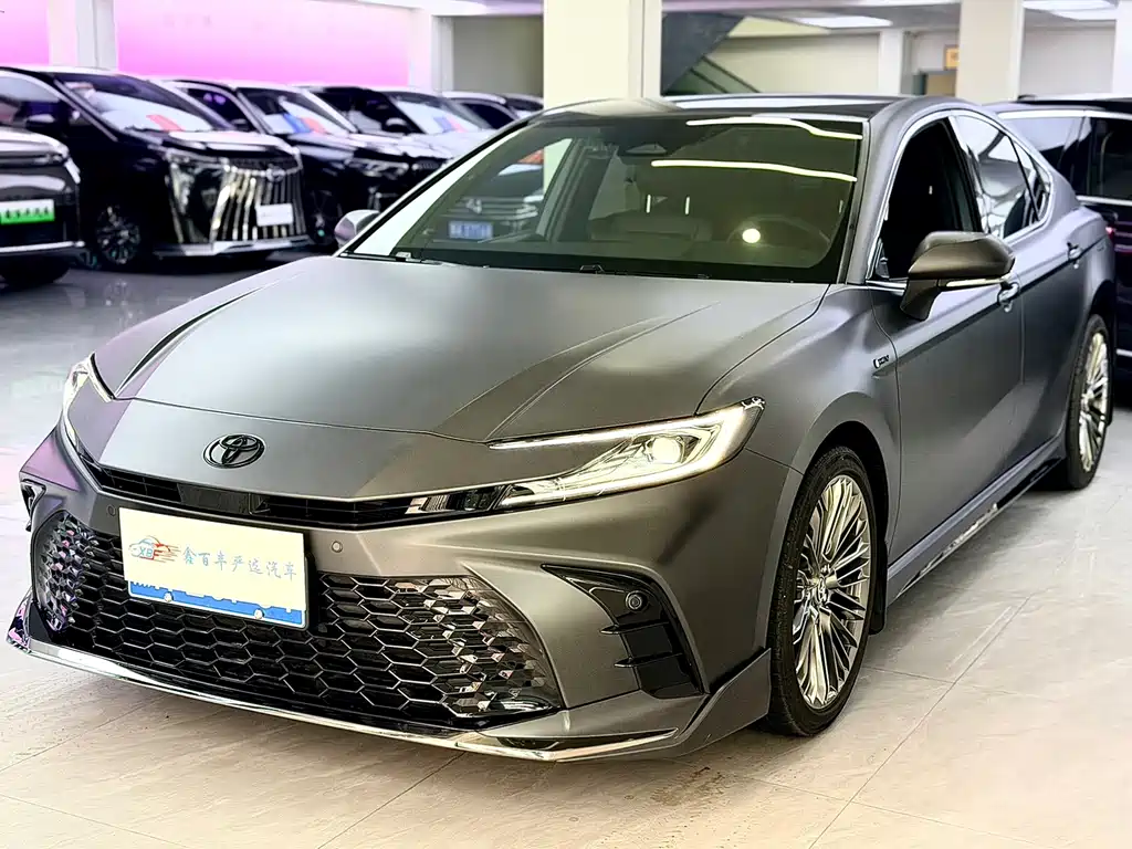 Toyota Camry 2025 — фото 1