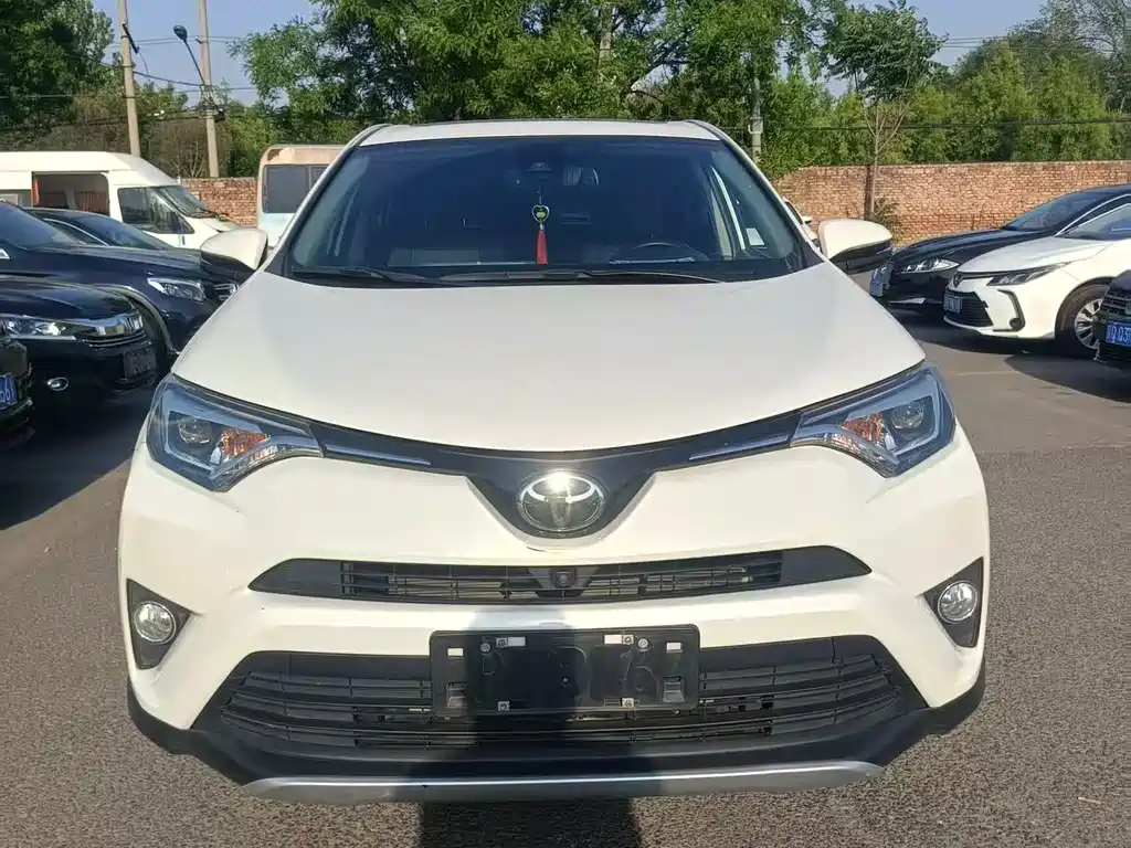 Toyota RAV4 2018 — фото 2
