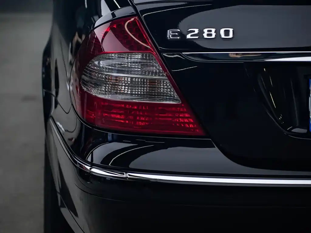 Mercedes-Benz E-Class 2008 — фото 11