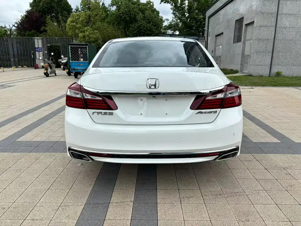 Honda Accord 2017 — фото 9