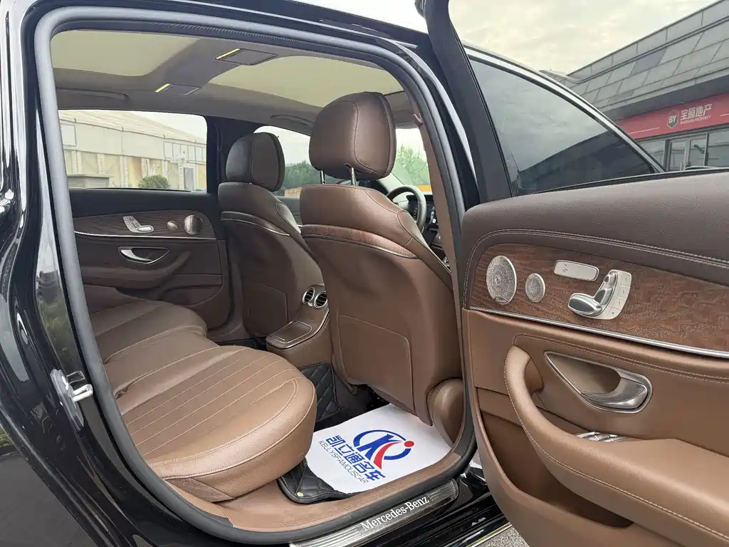Mercedes-Benz E-Class 2022 — фото 12