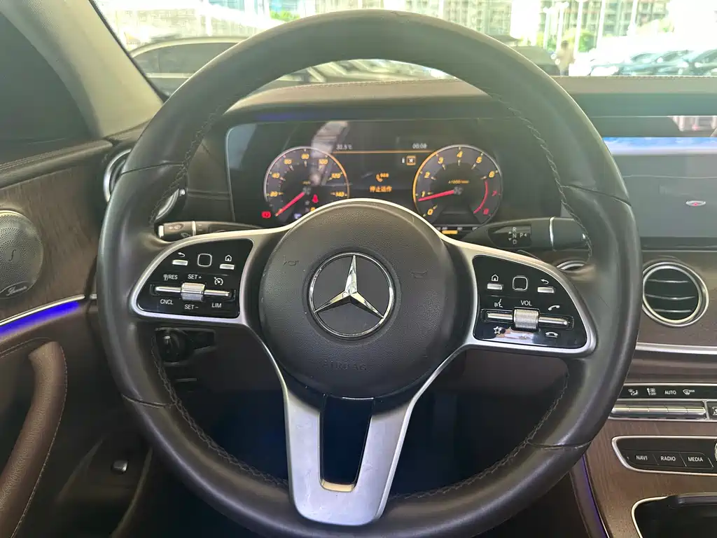 Mercedes-Benz E-Class 2020 — фото 24