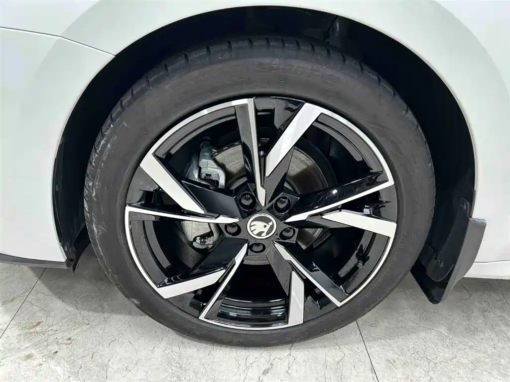 Skoda Octavia 2024 — фото 20