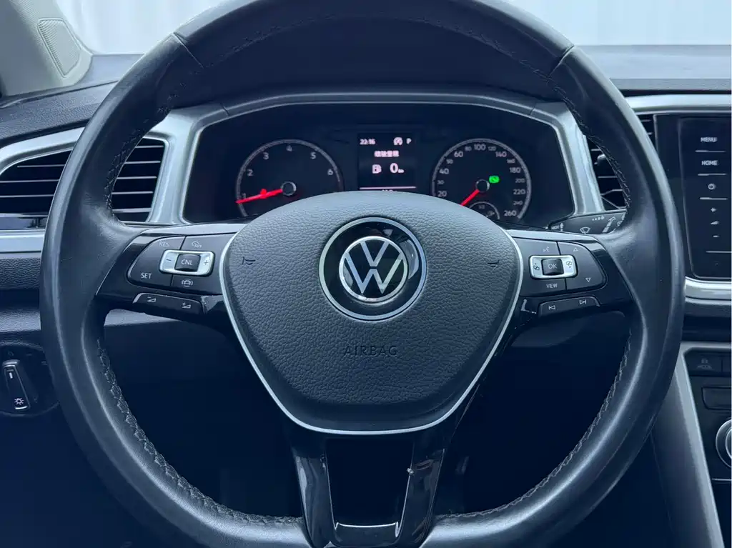 Volkswagen T-Roc 2023 — фото 10