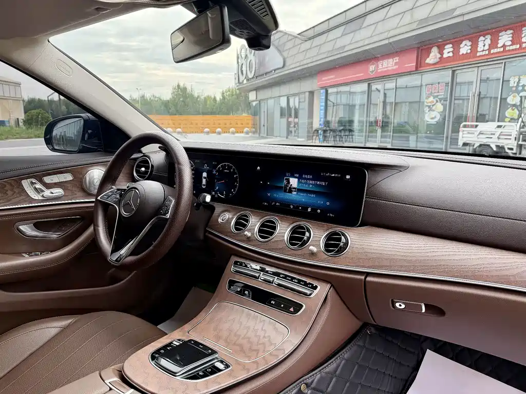 Mercedes-Benz E-Class 2022 — фото 11