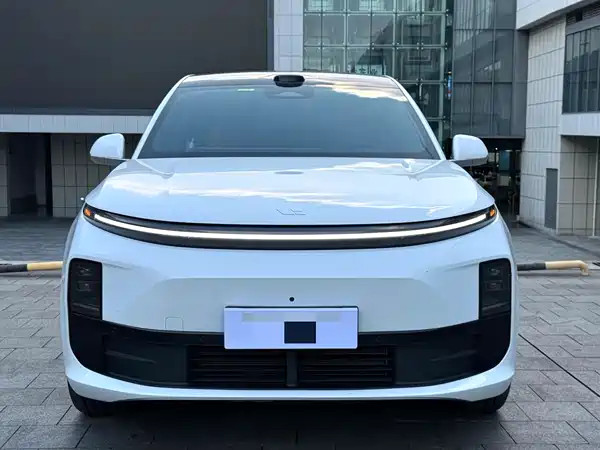 Li Auto L6 2025