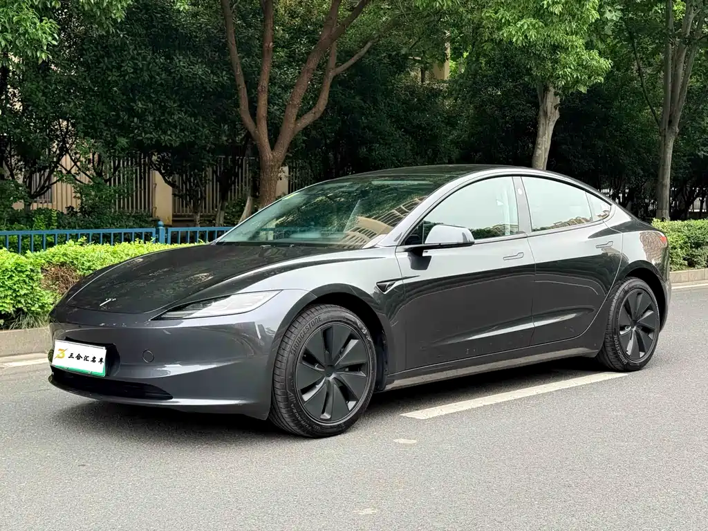 Tesla Model 3 2025 — фото 1