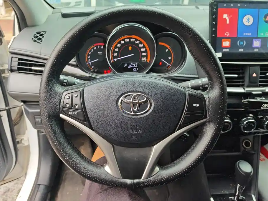 Toyota Yaris L 2022 — фото 15