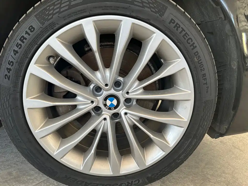 BMW 5 Series 2018 — фото 9