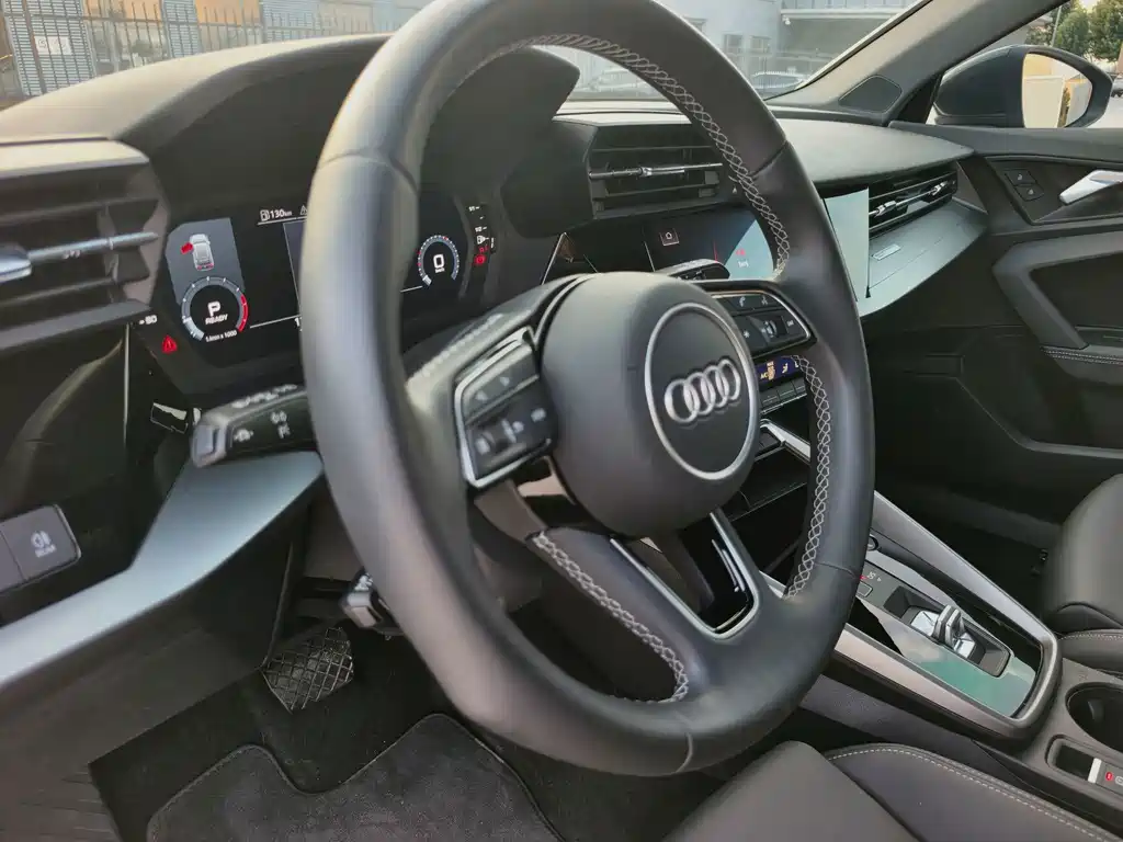 Audi A3 2023 — фото 11