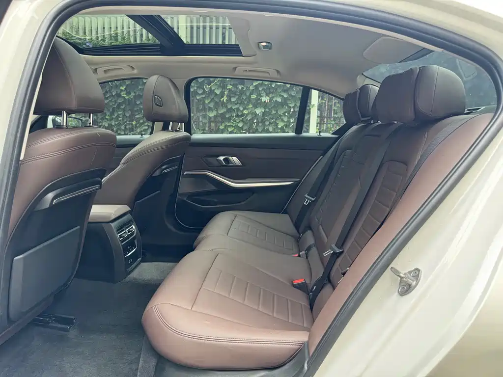 BMW 3 Series 2019 — фото 14