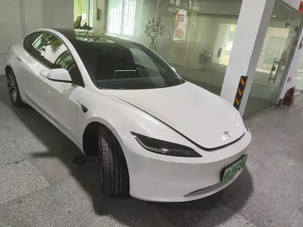 Tesla Model 3 2025