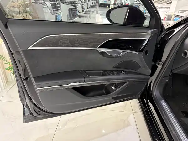 Audi A8 2023