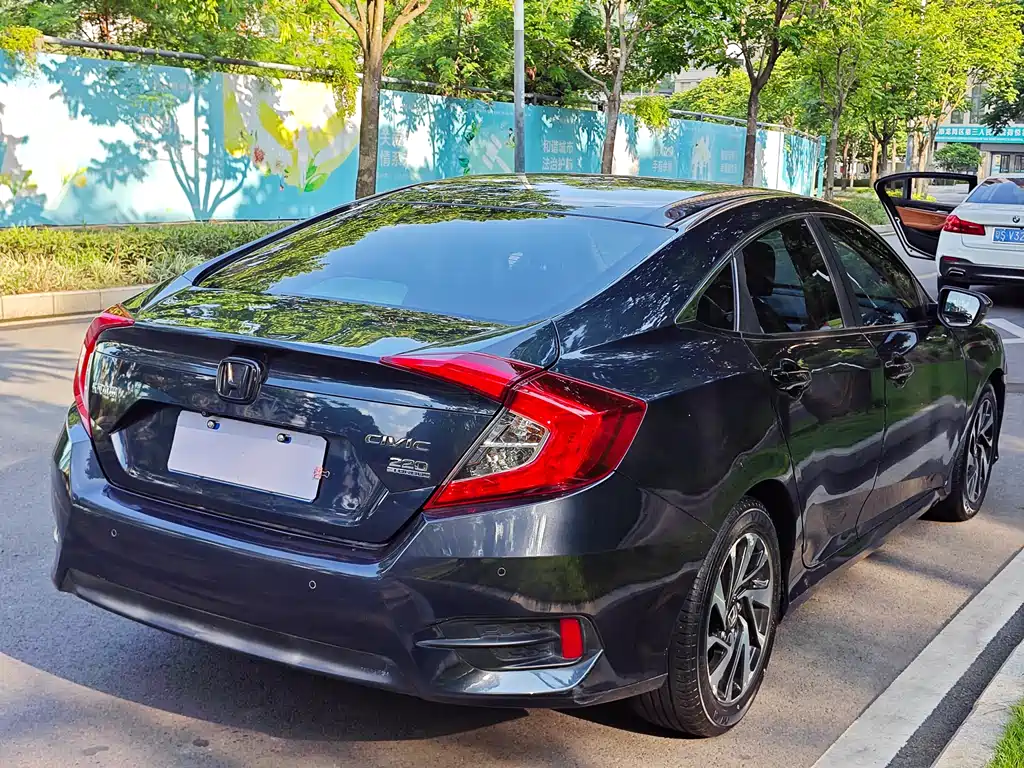 Honda Civic 2018 — фото 14