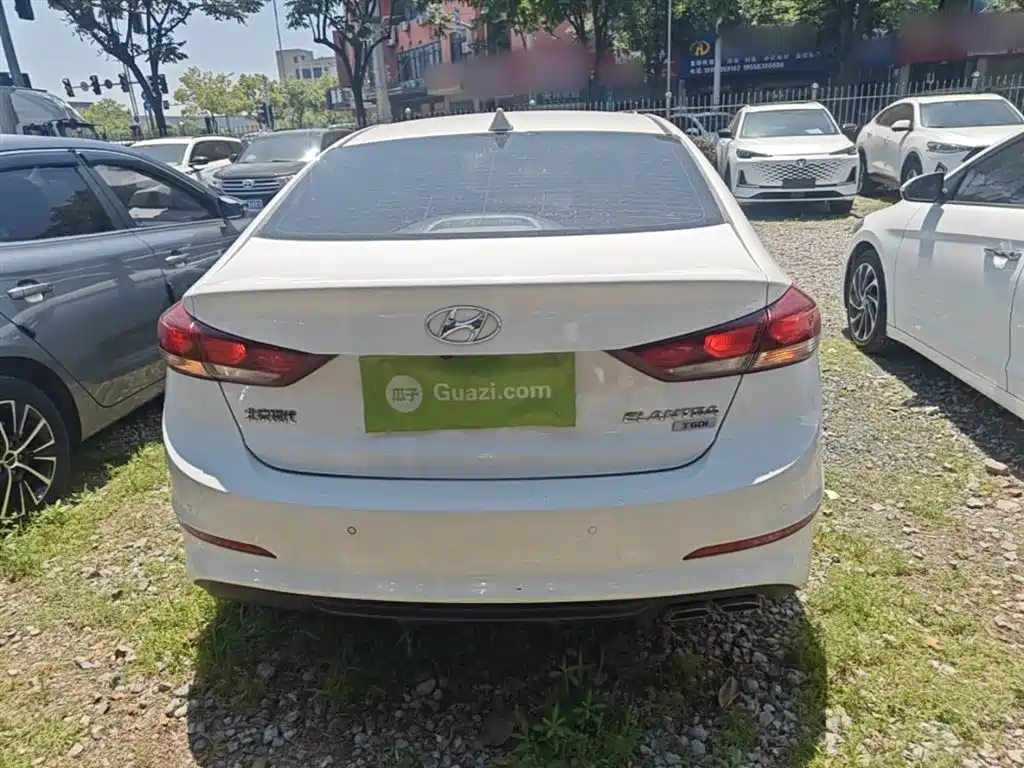 Hyundai Elantra 2019 — фото 6