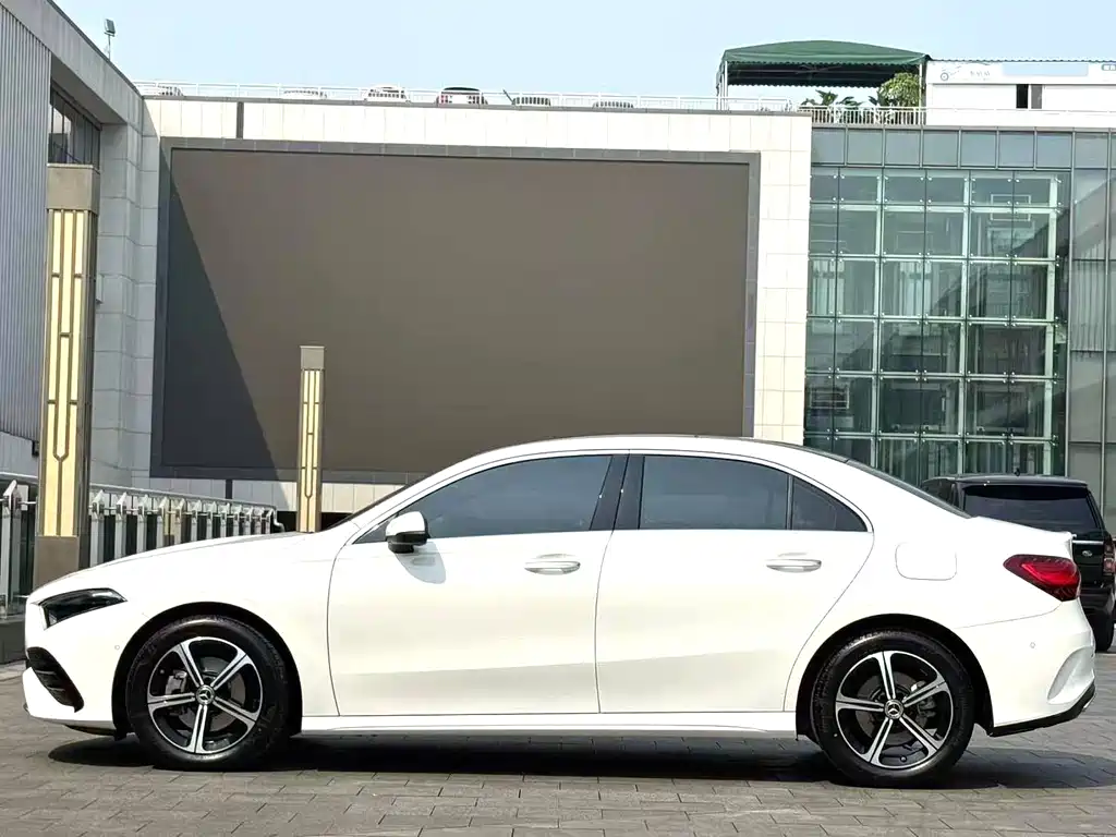 Mercedes-Benz A-Class 2023 — фото 4